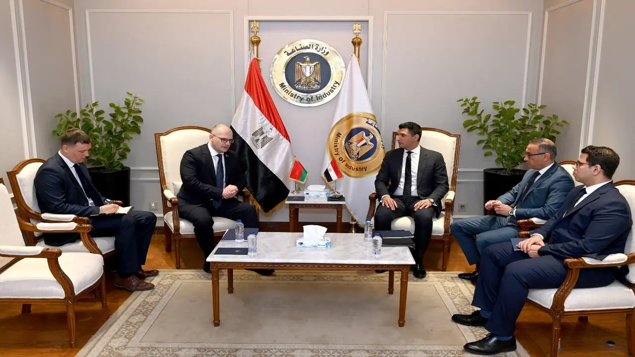 مصر تبحث تعزيز التعاون مع بيلاروسيا لتوطين الصناعات الثقيلة محلياً وفق رؤية مشتركة